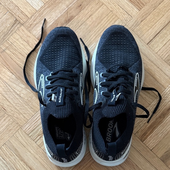 Brooks Levitate Black Running Shoes - Picture 1 of 6